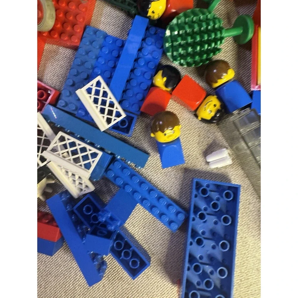 Vintage LEGO Lot 8.6 lbs 60s, 70s Samsonite Waffle Plates Homemaker Figs Wheels